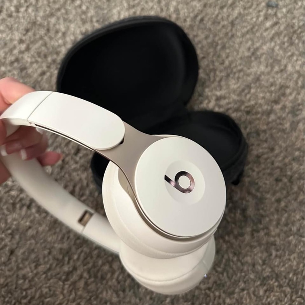 White/ivory Beats Solo pro wireless, noise cancelling headphones